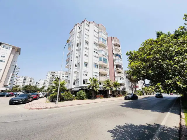 Fenerde Mimari Yapım Cadde Üsttü 4+1 Kiralık Ofis