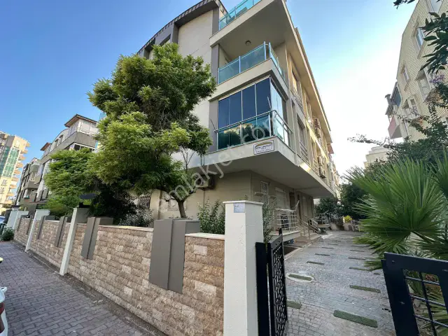 Güzeloba Merkezde 1+1 Satılık Dubleks Daire