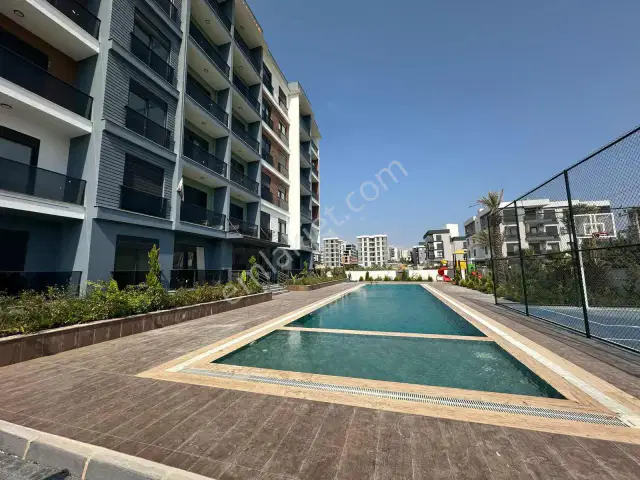 Altıntaşta Yerden Isıtmalı Havuzlu Arakat Özel Tasarım 1+1
