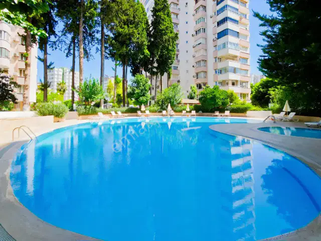 Laura Avm Arkası| Havuzlu, Güvenlikli Sitede Geniş 4+1