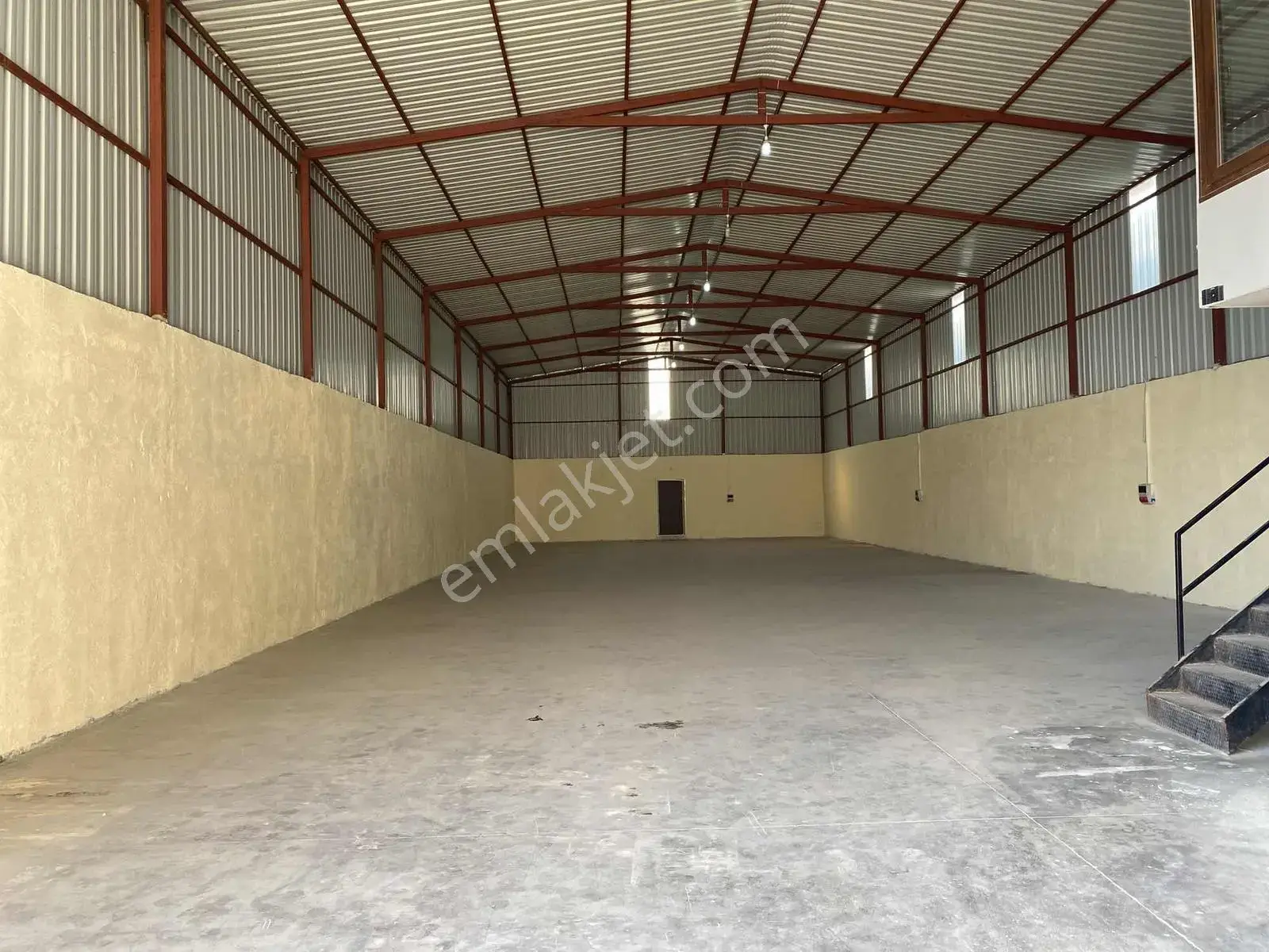 Yenigöl'de 600 M2 Kiralık Depo