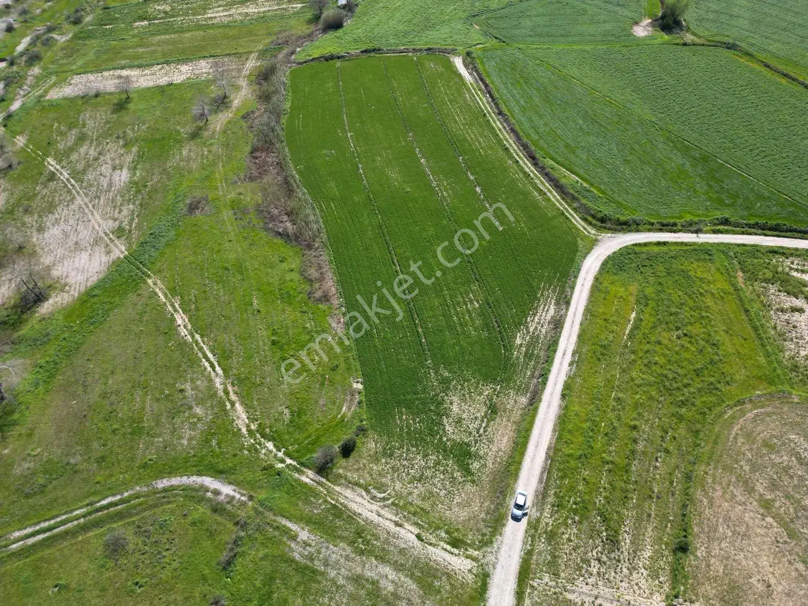 Aksu Karaözde 8.533 M² Resmi Yolu Olan Verimli Yatırımlık Tarla — görsel 1