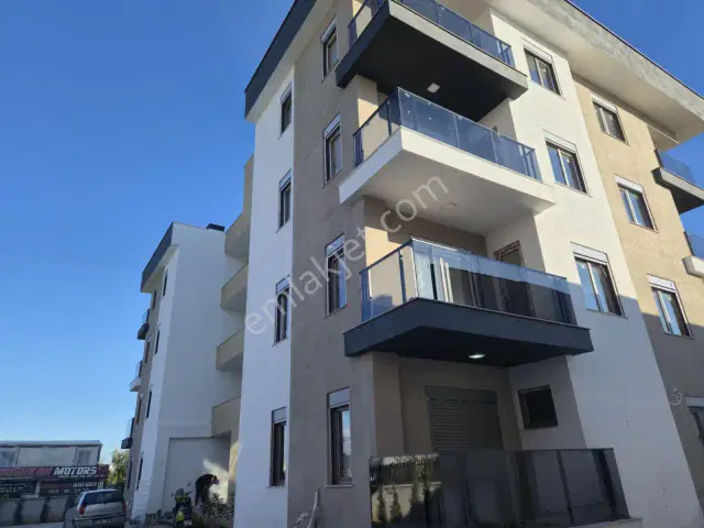 Güzelyurt Merkezinde Cadde Üzerinde Depolu Dükkan — görsel 5