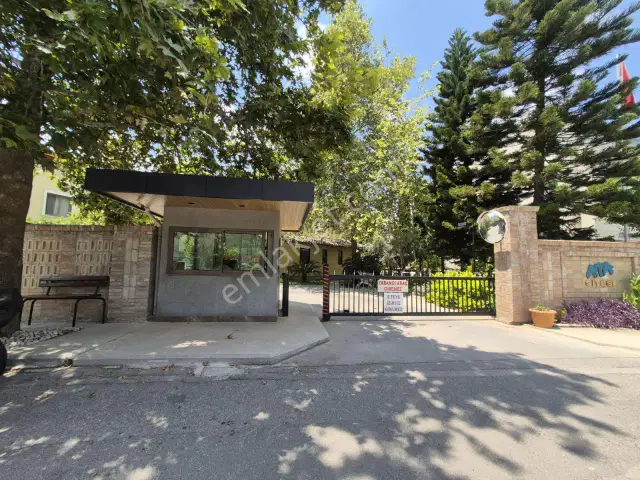 Şehrin Merkezinde 5+1 Tripleks Villa — görsel 6