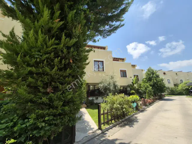 Şehrin Merkezinde 5+1 Tripleks Villa — görsel 8