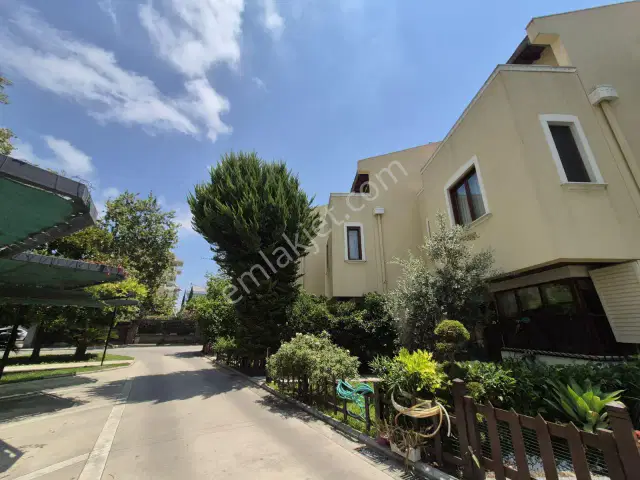 Şehrin Merkezinde 5+1 Tripleks Villa — görsel 11
