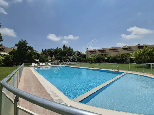 Şehrin Merkezinde 5+1 Tripleks Villa — görsel 13