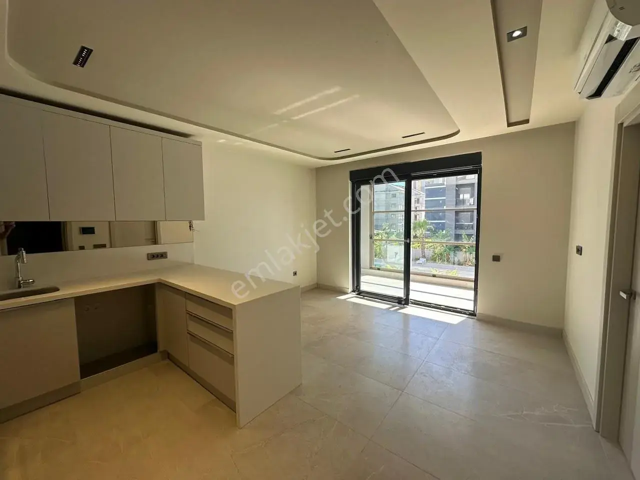 Altıntaşta Sitede Kapalı Otoparklı Katta 1+1 Kiralık Lüks Daire — görsel 2