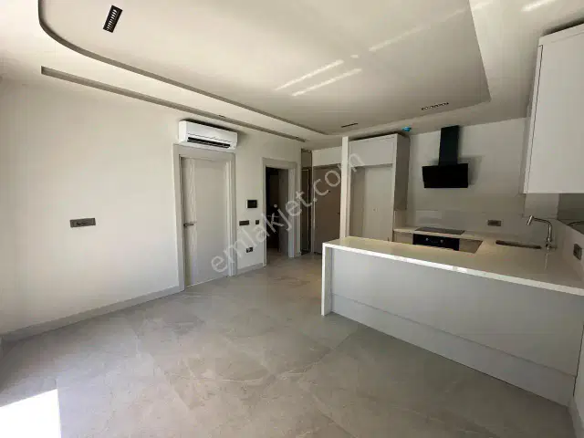 Altıntaşta Sitede Kapalı Otoparklı Katta 1+1 Kiralık Lüks Daire — görsel 8