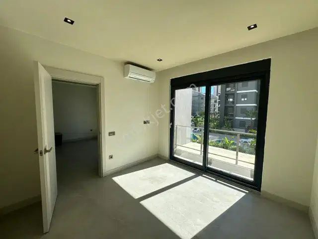 Altıntaşta Sitede Kapalı Otoparklı Katta 1+1 Kiralık Lüks Daire — görsel 17