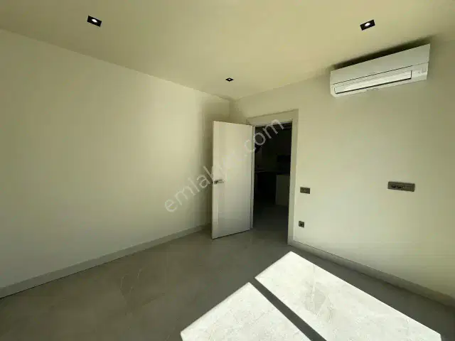 Altıntaşta Sitede Kapalı Otoparklı Katta 1+1 Kiralık Lüks Daire — görsel 28