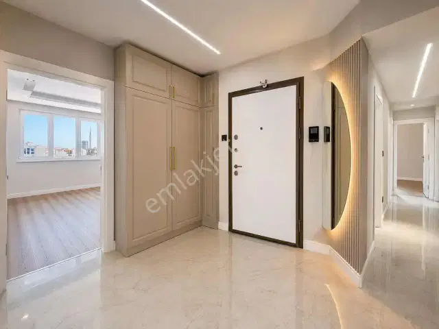 Antalya / Lara / Çağlayanda/geniş/yapımlı