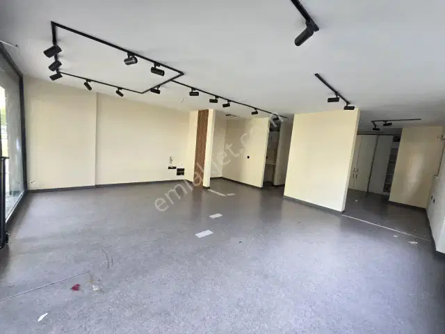 Fener'de Ana Cadde Üzeri Tabela Görünürlüğü Yüksek Şık Dükkan — görsel 9