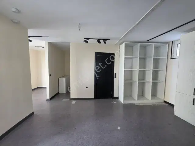 Fener'de Ana Cadde Üzeri Tabela Görünürlüğü Yüksek Şık Dükkan — görsel 12