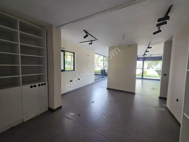 Fener'de Ana Cadde Üzeri Tabela Görünürlüğü Yüksek Şık Dükkan — görsel 14