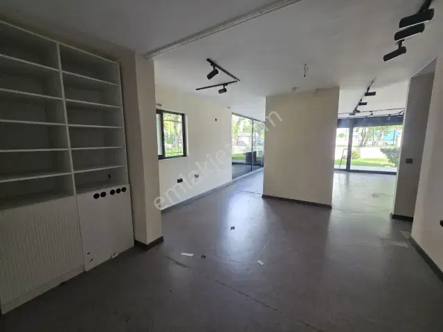 Fener'de Ana Cadde Üzeri Tabela Görünürlüğü Yüksek Şık Dükkan — görsel 17