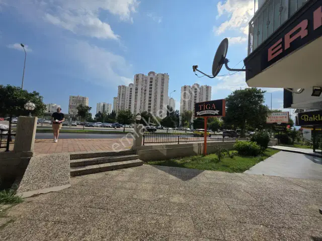 Fener'de Ana Cadde Üzeri Tabela Görünürlüğü Yüksek Şık Dükkan — görsel 18