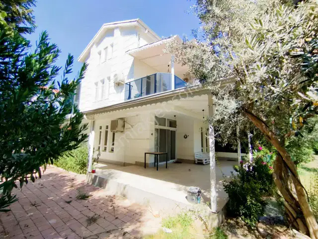 Kadriye Legend Yakını Bahçe Kullanımlı Tadilatliçok Geniş Villa — görsel 2