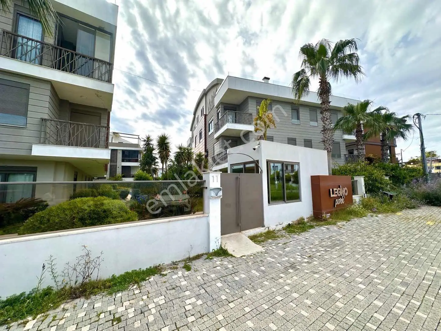 Havuzlu Sitede Sıfır Eşyalı 1+1 Kiralık Daire — görsel 1
