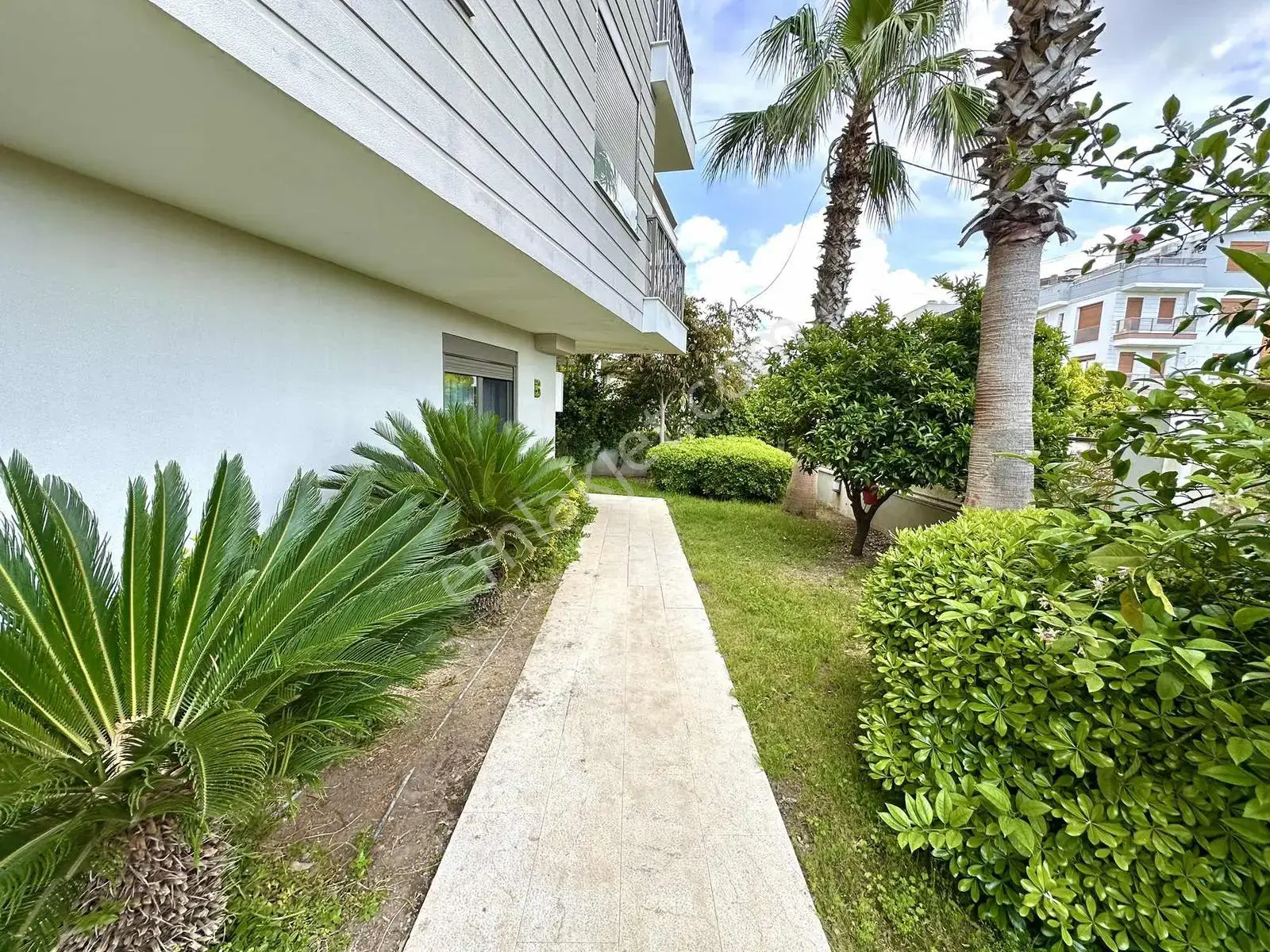 Havuzlu Sitede Sıfır Eşyalı 1+1 Kiralık Daire — görsel 2