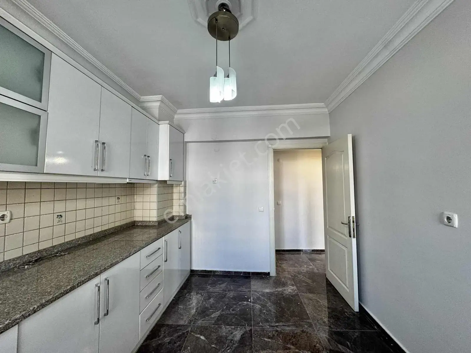 100. Yıl Cadde Üzeri Ofis Kullanımına Uygun 3+1 Kiralık — görsel 3