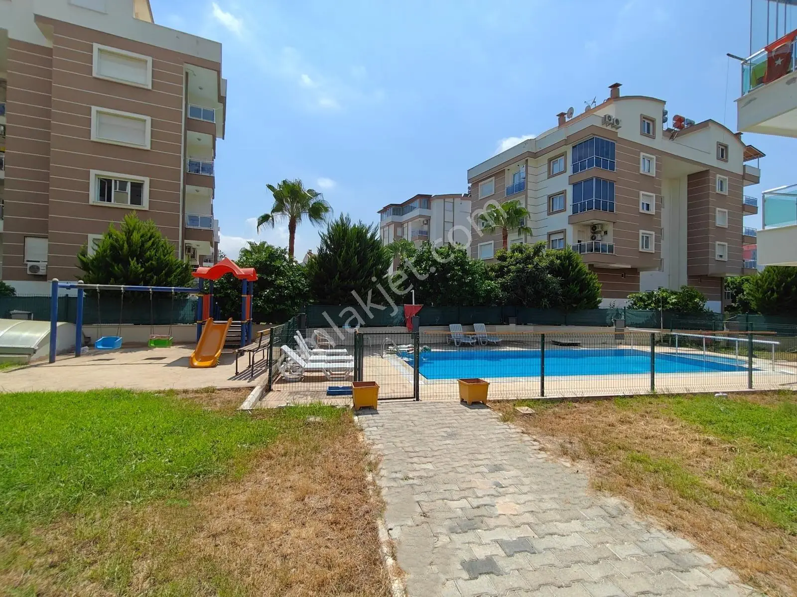 Konyaaltı Mollayusuf Havuzlu Kapalı Otoparklı Eşyalı Kiralık 2+1 — görsel 9