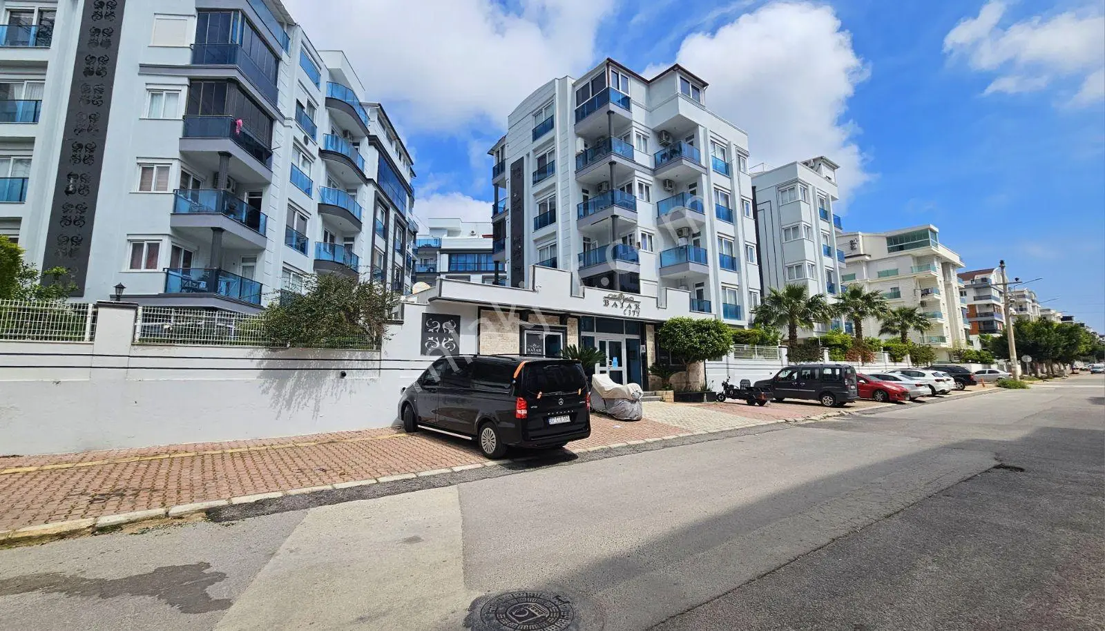 Konyaltı Hurma'da Site İçerisinde 1+1 Ara Katta Satılık Daire — görsel 1