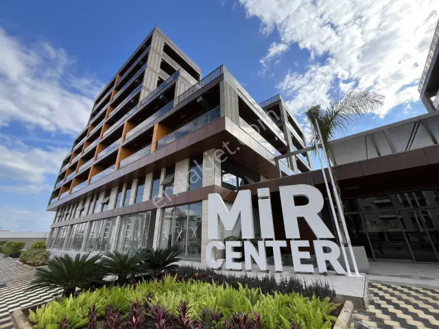Mir Center'da Arakat Full Özellikli 1+1 Daire — görsel 1