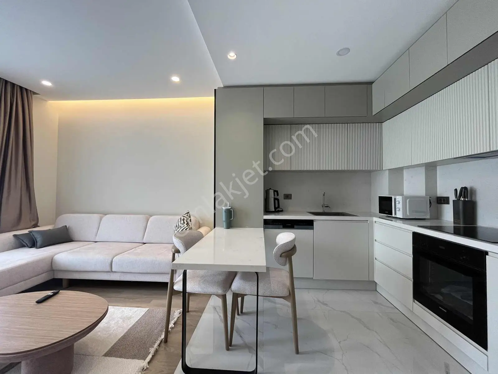Royal Residence'da Arakat Modern Tasarımlı Kiralık 1+1 Daire