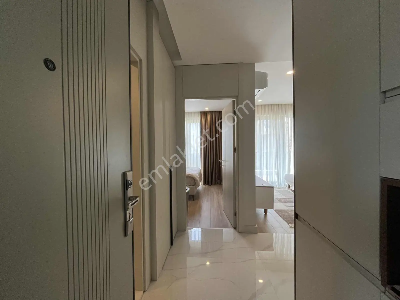 Royal Residence'da Arakat Modern Tasarımlı Kiralık 1+1 Daire — görsel 8