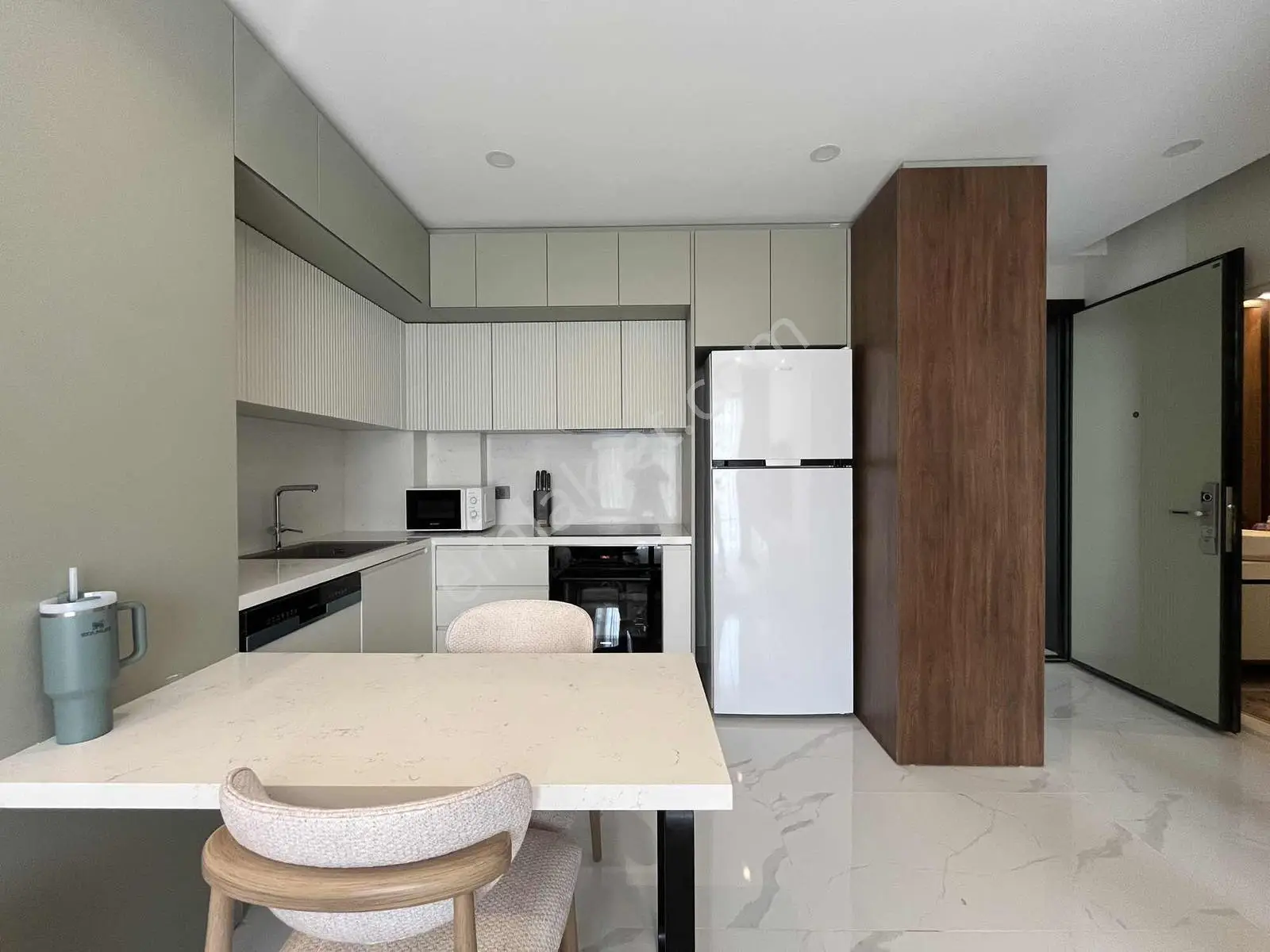 Royal Residence'da Arakat Modern Tasarımlı Kiralık 1+1 Daire — görsel 11