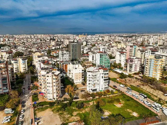 Konyaaltı Sahil Bandında Full Deniz Manzaralı 2+1 Daire — görsel 1