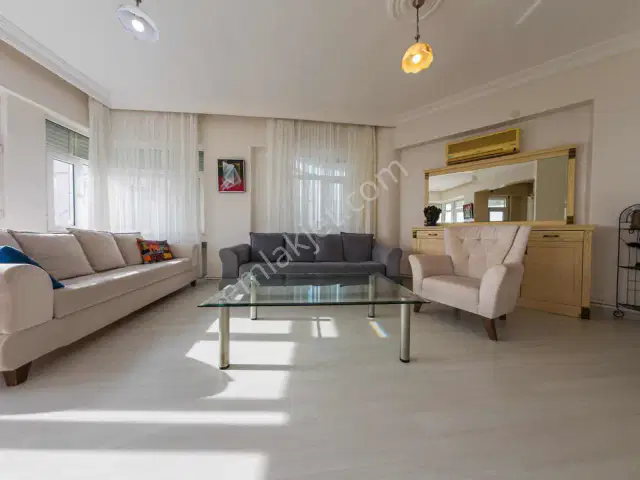 Konyaaltı Sahil Bandında Full Deniz Manzaralı 2+1 Daire — görsel 13
