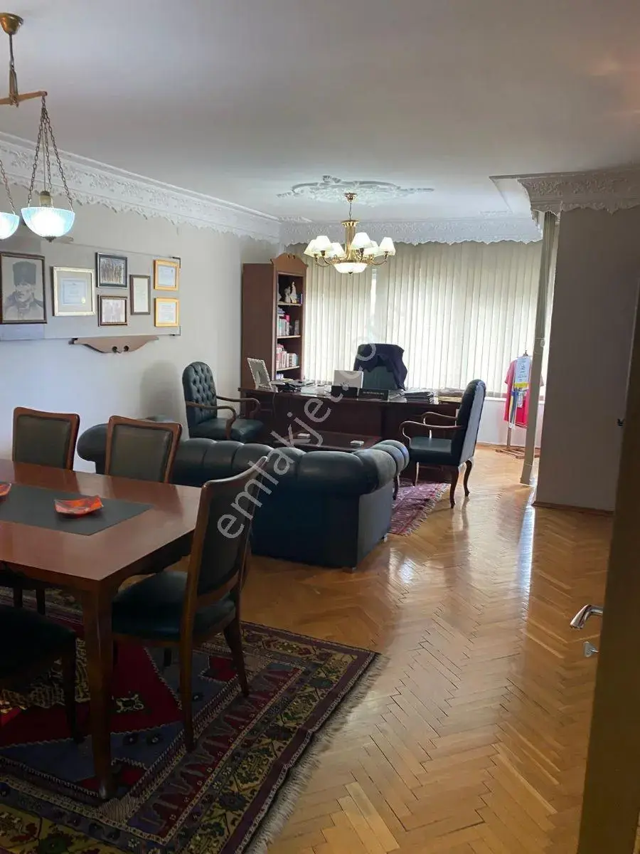 Konyaaltı Caddesi Eşyalı 3+1 Kiralık Daire — görsel 2