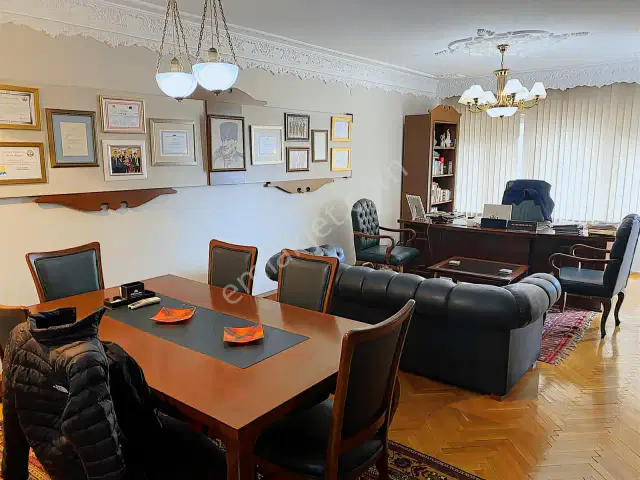 Konyaaltı Caddesi Eşyalı 3+1 Kiralık Daire — görsel 17