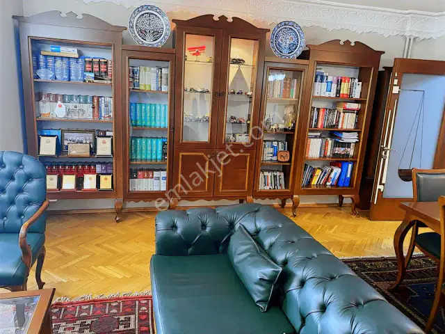 Konyaaltı Caddesi Eşyalı 3+1 Kiralık Daire — görsel 18