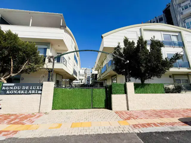 Güzeloba'da Eşyalı Havuzlu Site İçerisinde 3+1 Dubleks — görsel 1