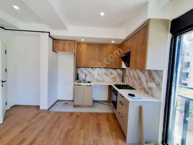 Gençlik'te Denize 250m Havuzlu Sitede 2+1 Güney Doğu Cephe 2.kat — görsel 4