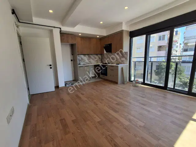 Gençlik'te Denize 250m Havuzlu Sitede 2+1 Güney Doğu Cephe 2.kat — görsel 5