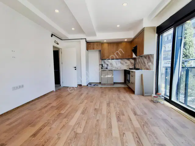 Gençlik'te Denize 250m Havuzlu Sitede 2+1 Güney Doğu Cephe 2.kat — görsel 6