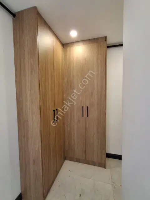 Gençlik'te Denize 250m Havuzlu Sitede 2+1 Güney Doğu Cephe 2.kat — görsel 9
