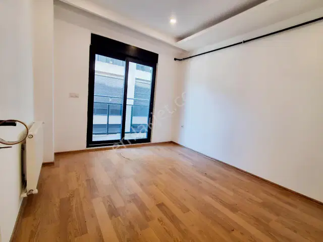 Gençlik'te Denize 250m Havuzlu Sitede 2+1 Güney Doğu Cephe 2.kat — görsel 16