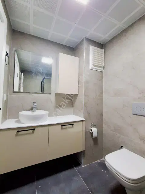 Gençlik'te Denize 250m Havuzlu Sitede 2+1 Güney Doğu Cephe 2.kat — görsel 17