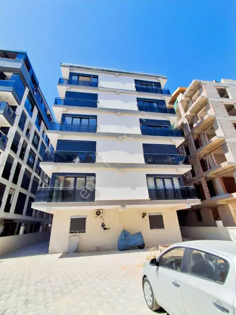 Gençlik'te Denize 250m Havuzlu Sitede 2+1 Güney Doğu Cephe 2.kat — görsel 24
