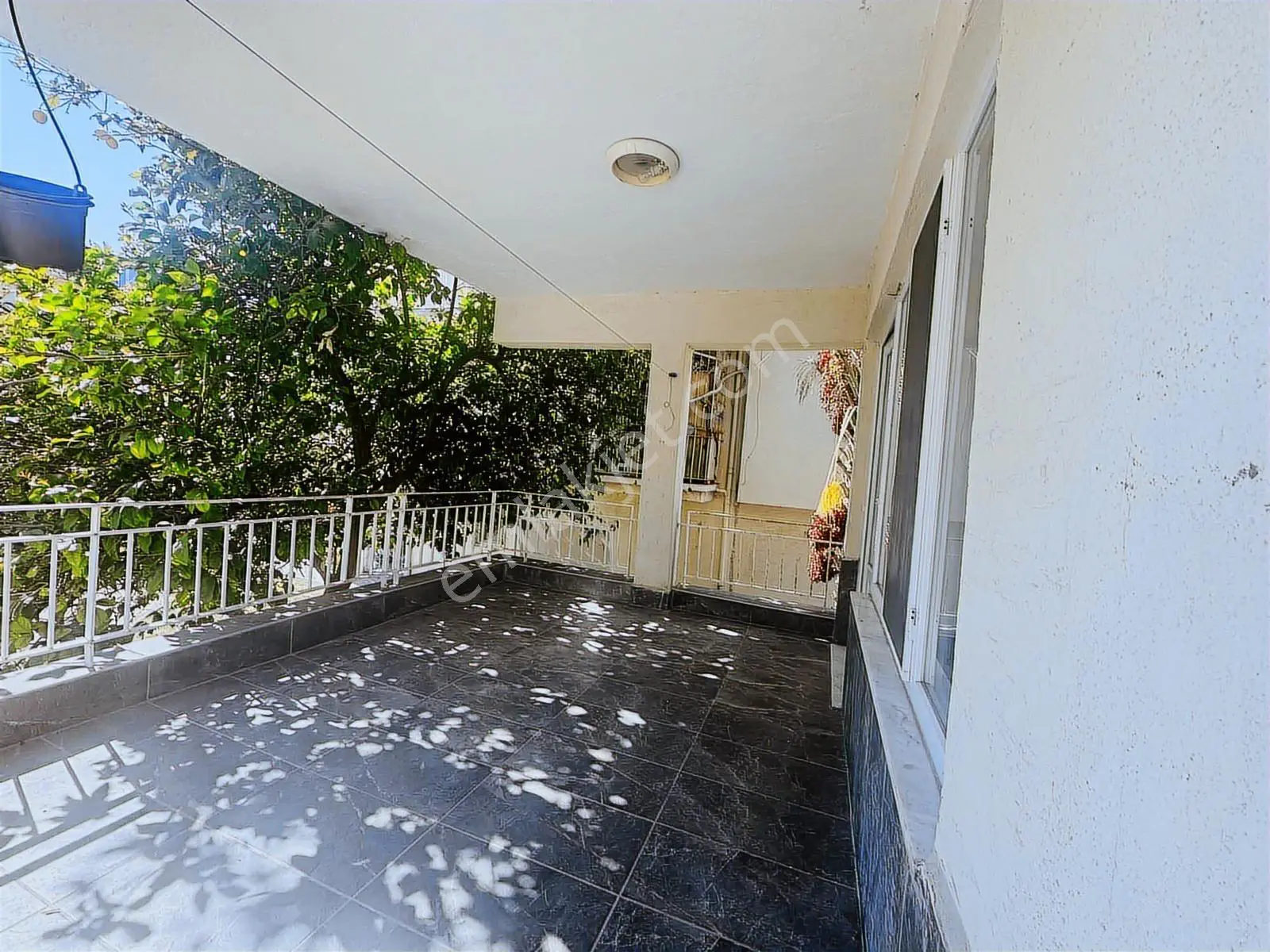 Örnekköy Sitesinde Özel Plajlı 1+1 Kiralık Eşyalı Daire — görsel 2