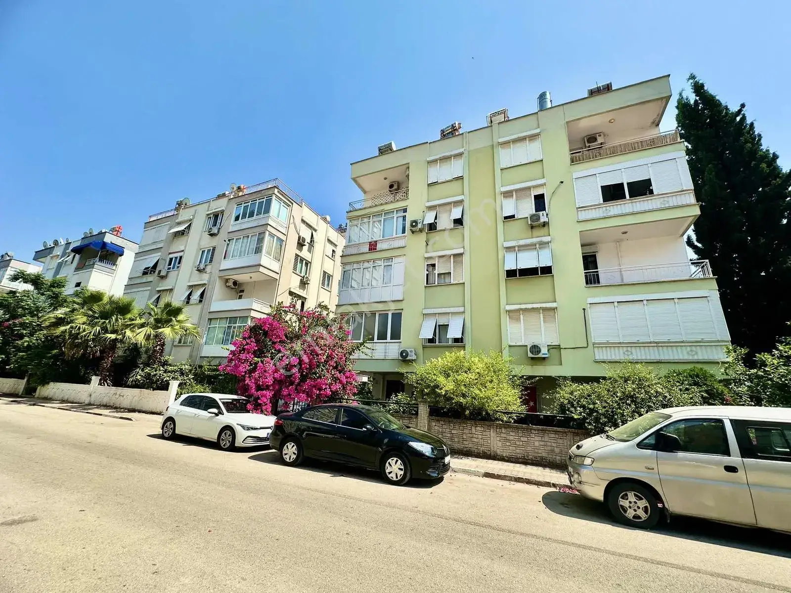 Yeşilbahçede Denize Plajlara 500mt Mesafe 1+0 Kiralık Bahçe Katı — görsel 1