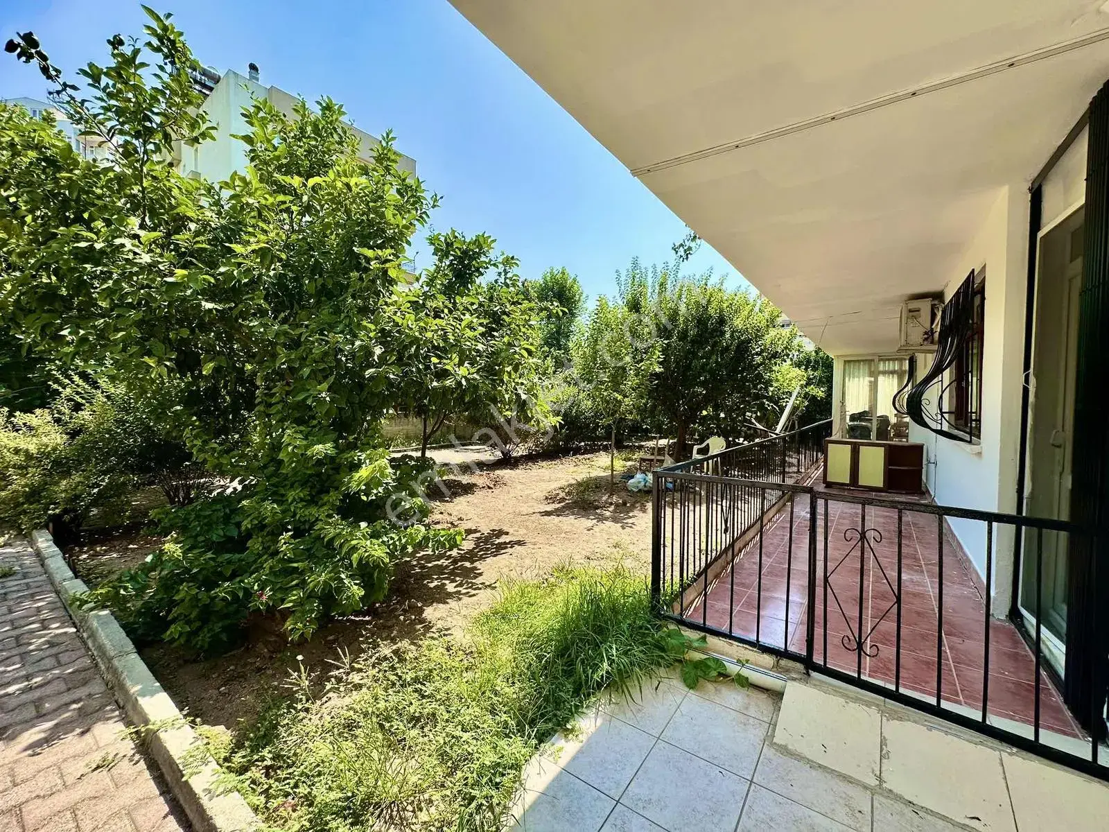 Yeşilbahçede Denize Plajlara 500mt Mesafe 1+0 Kiralık Bahçe Katı — görsel 3