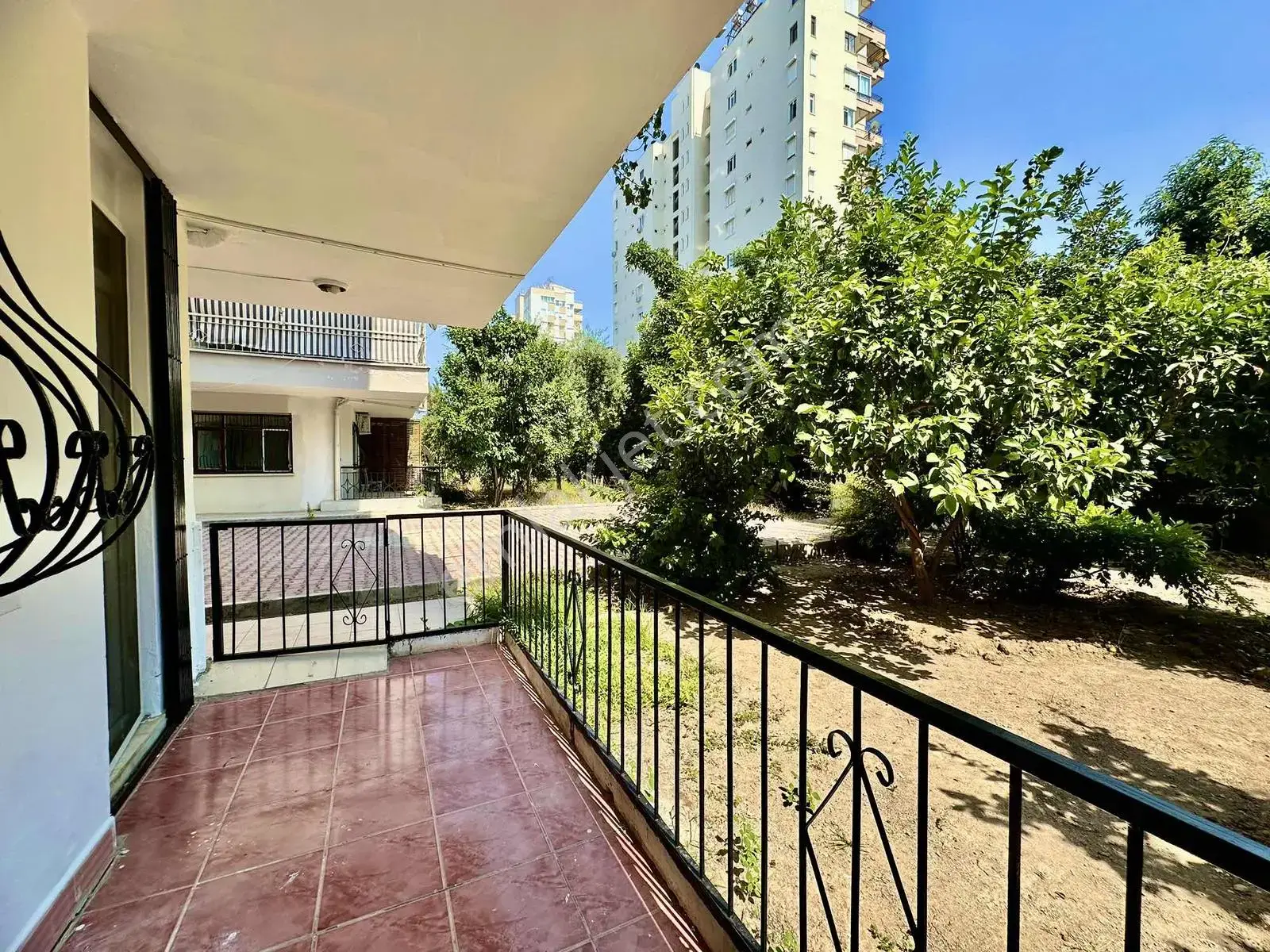 Yeşilbahçede Denize Plajlara 500mt Mesafe 1+0 Kiralık Bahçe Katı — görsel 4