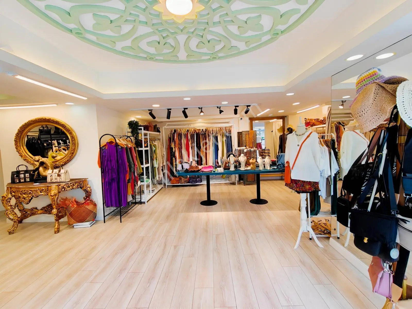 Lara Yeşilbahçe Ana Caddede Kurulu Düzen Devren Kiralık Butik — görsel 1