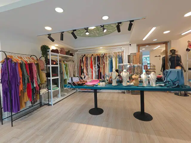 Lara Yeşilbahçe Ana Caddede Kurulu Düzen Devren Kiralık Butik — görsel 2